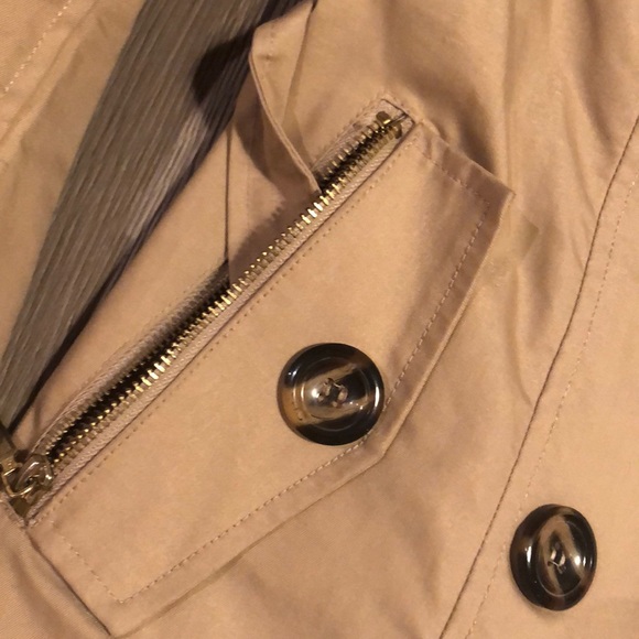 Beige trench coat - Picture 4 of 8